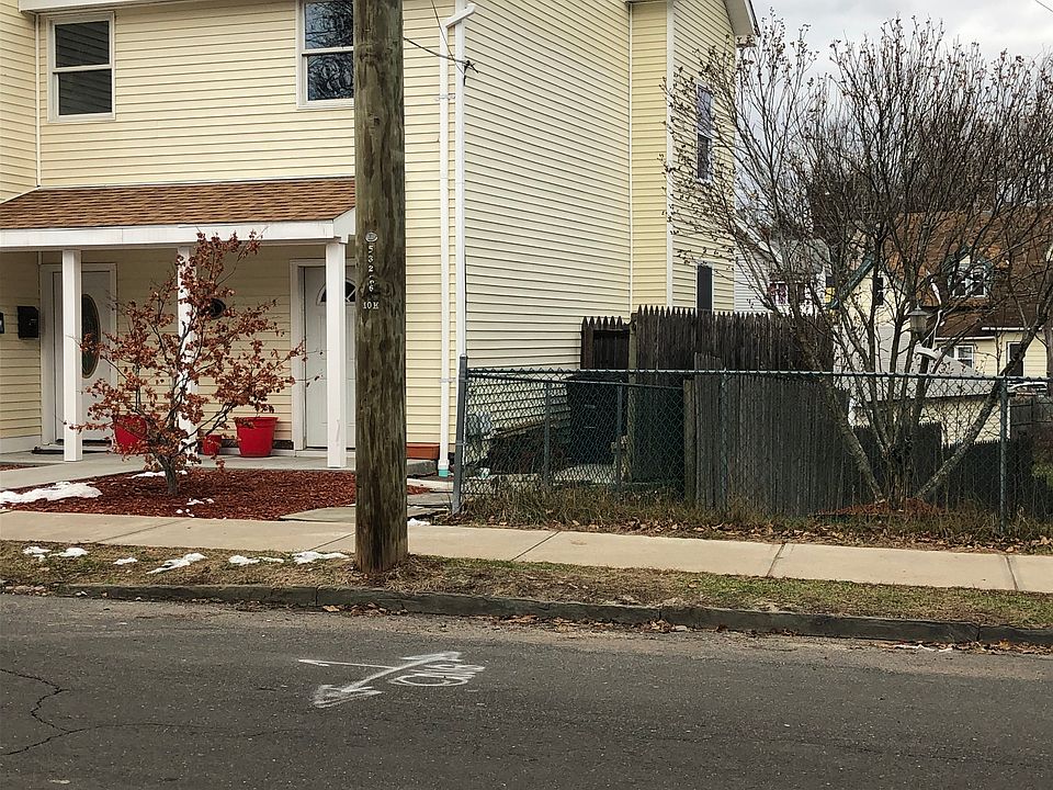 2nd image of 18 Greenwood St