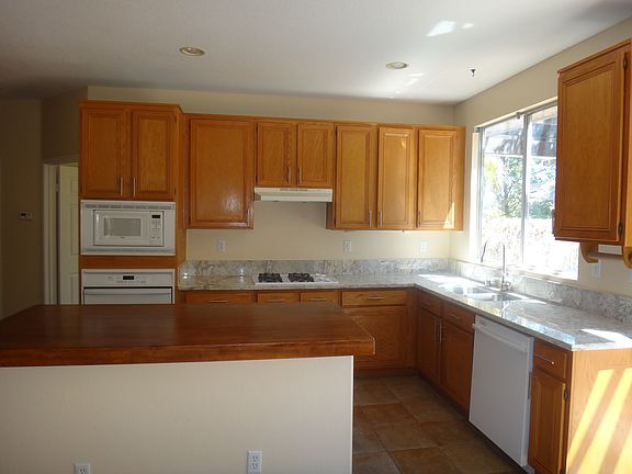 3rd image of 13521 Bunker Hill Pl