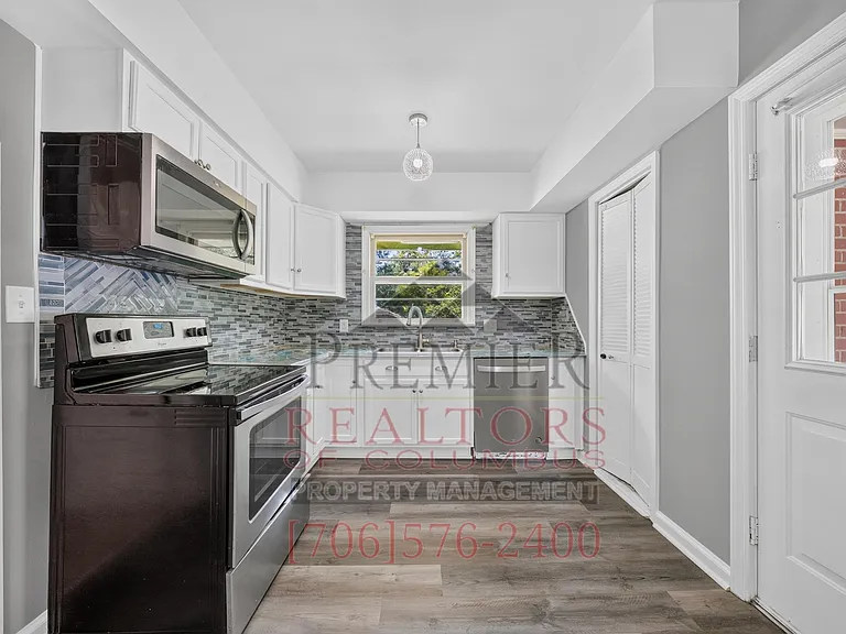 1819 Rosemary Ln — Photo 10