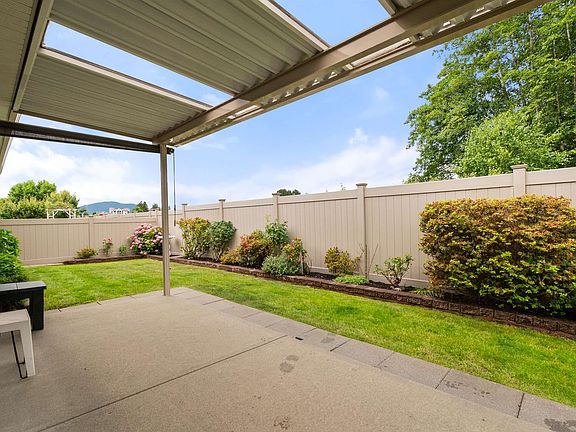 4th image of 46581 Stoney Creek Dr