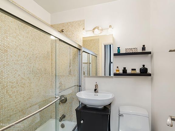 4th image of 221 W 21st St APT 4B