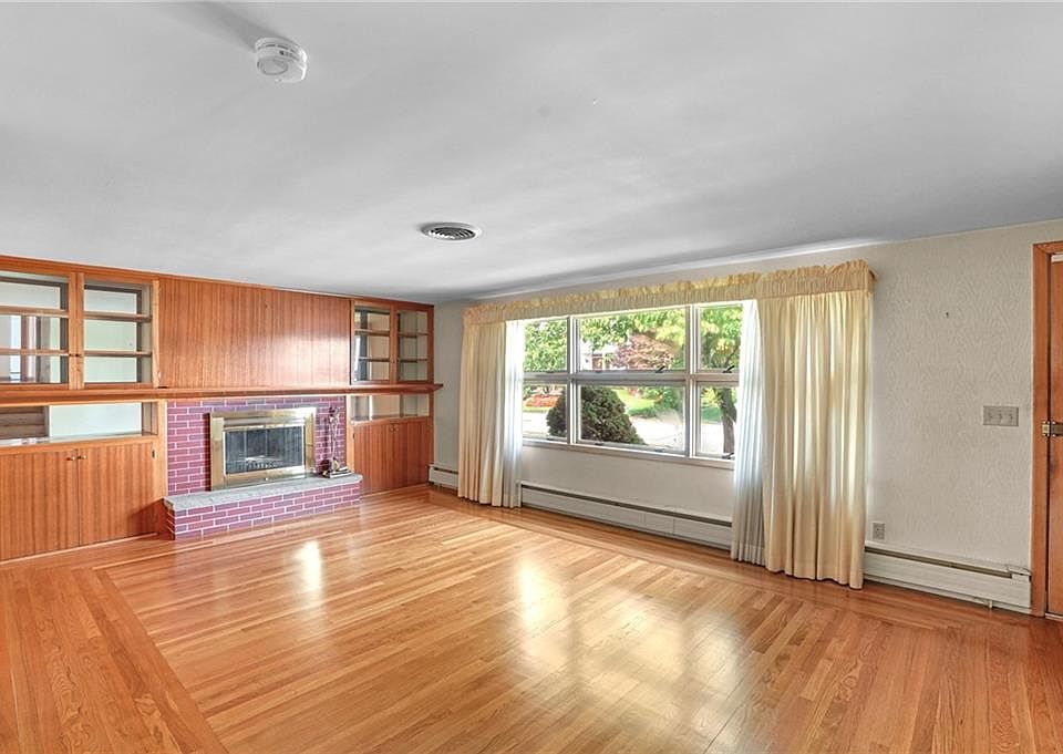 12 Hybrid Dr, Cranston, RI 02920 Zillow