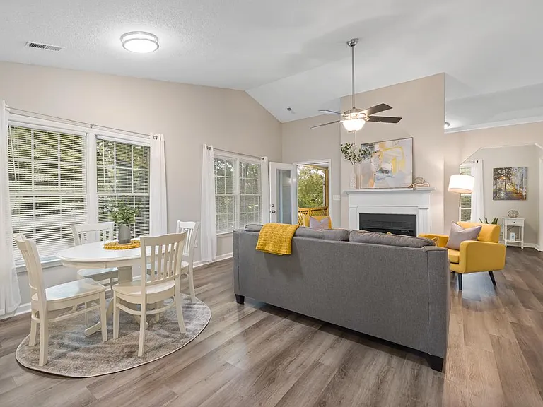 144 Lake Hollow Cir — Photo 3