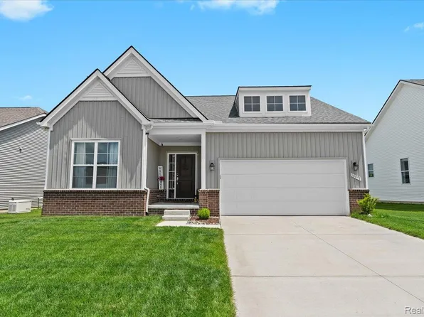 10091 Kylie Dr, Brighton, MI 48116