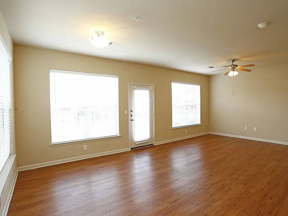 1080 Colonial Dr