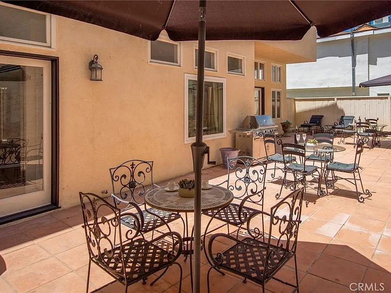 3546 Dixie Canyon Pl — Photo 18