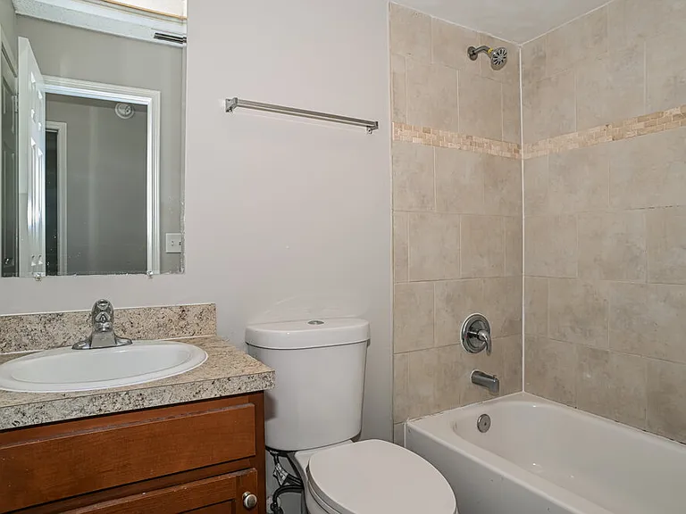 6221 Alfredo Dr W — Photo 15
