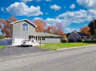 8 Rambler Rd, Methuen, MA 01844