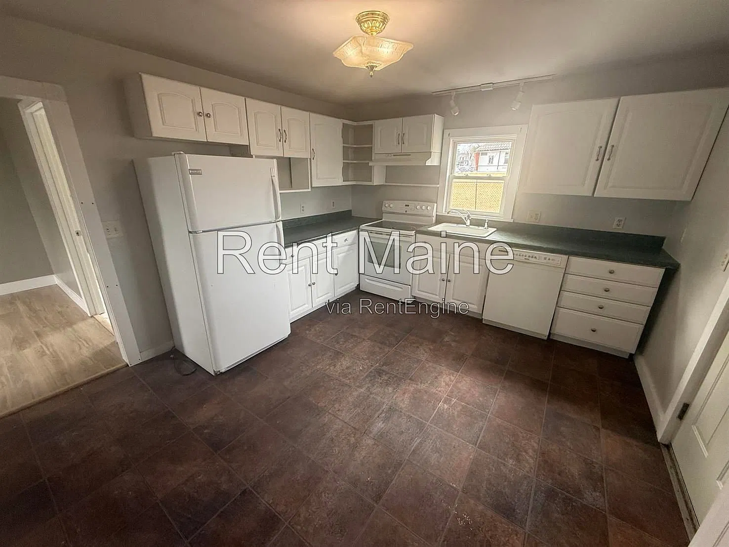 3 bed, 2.0 bath, $1,900 — Photo 2