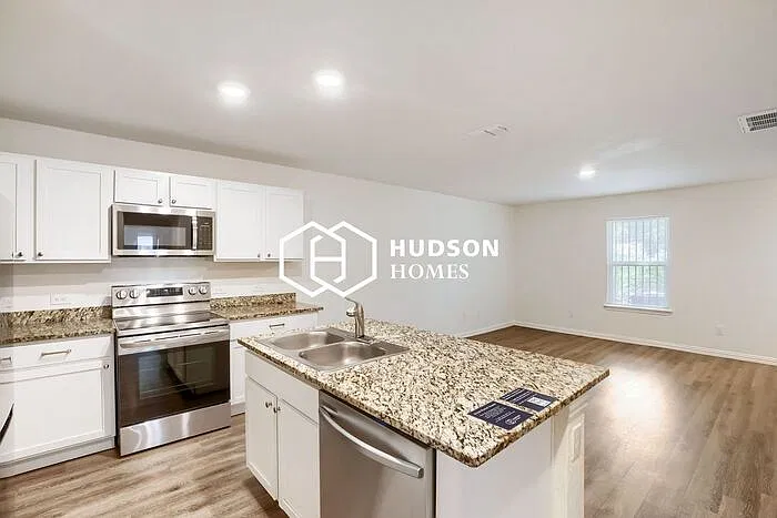 3 bed, 2.0 bath, 1028 sqft, $1,775 — Photo 4