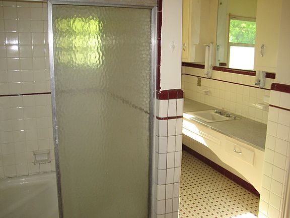 3rd image of 214 N Leach St