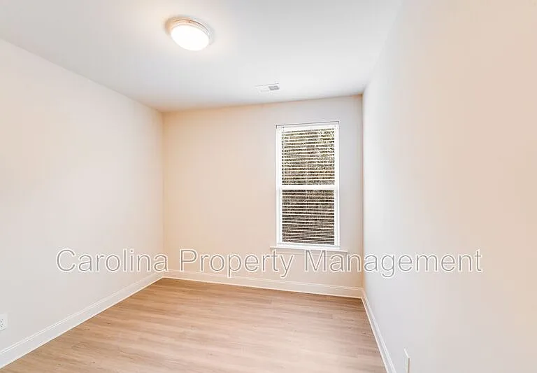 645 Brookwood St #B — Photo 26