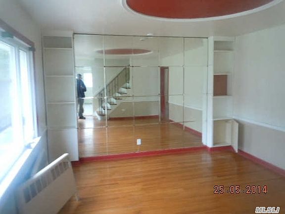 4th image of 578 Linden St