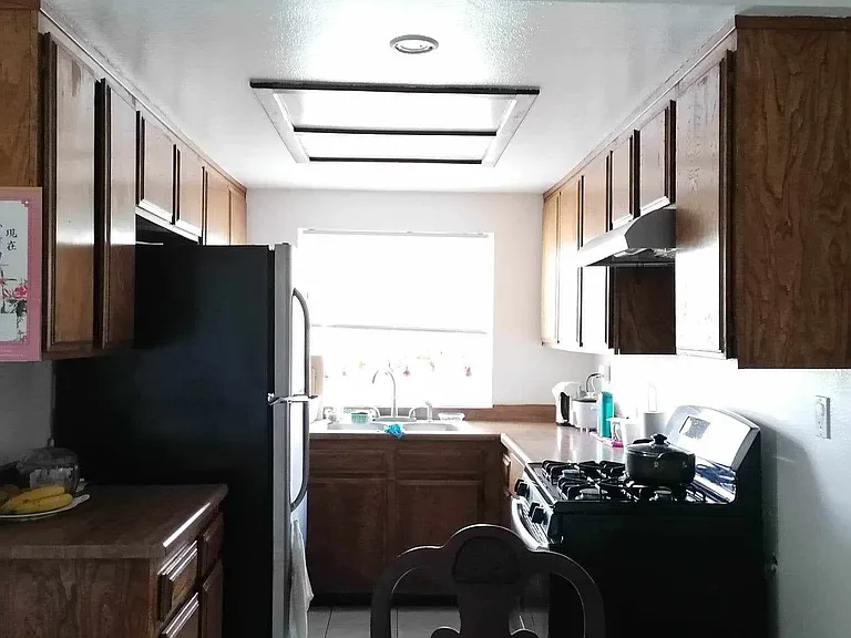 1671 E Kingsley Ave #B — Photo 10