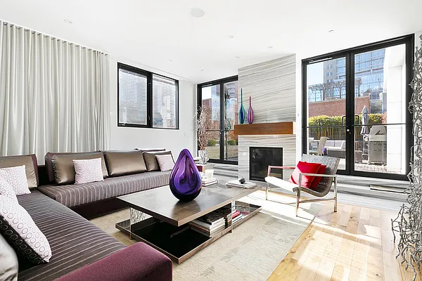 Sold by Compass | media 21