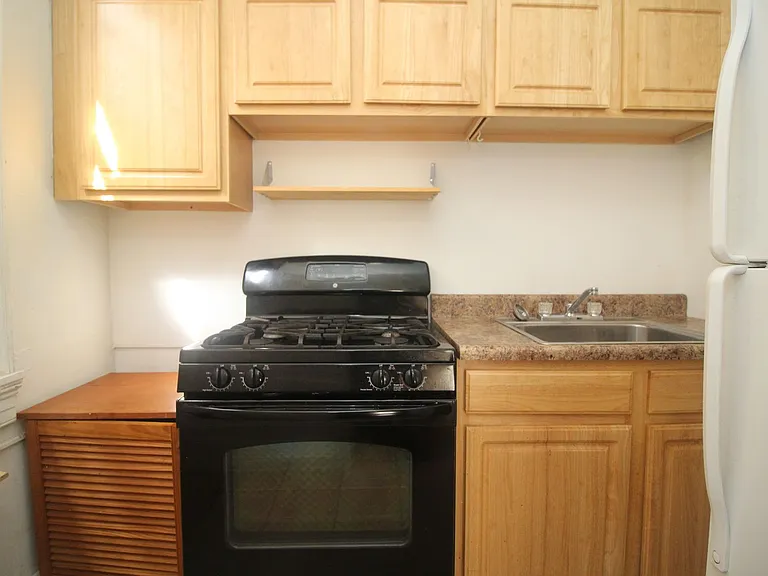 808 Cathedral St — Photo 9
