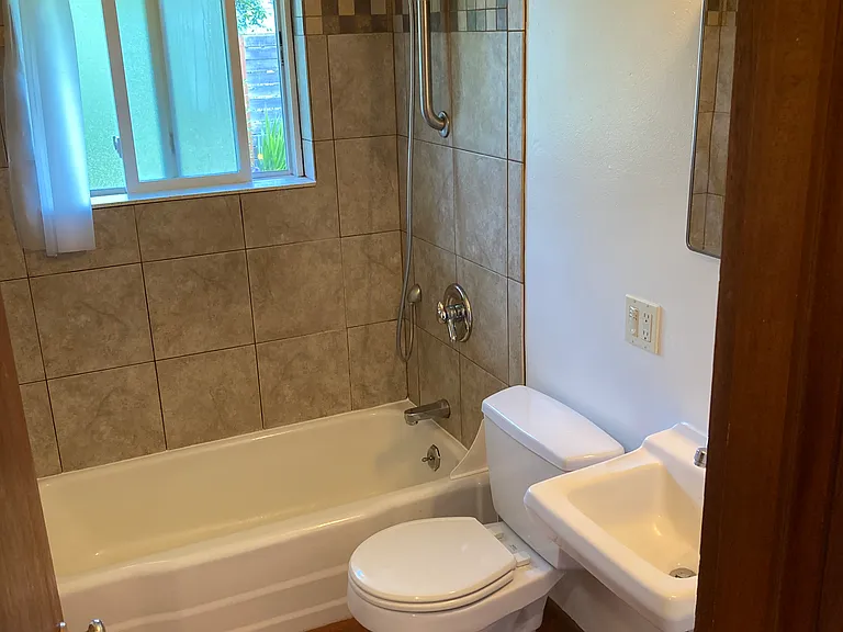 5310 SE Schiller St #C — Photo 17