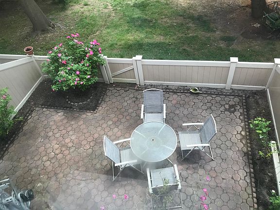 5th image of 166 Thoreau Dr