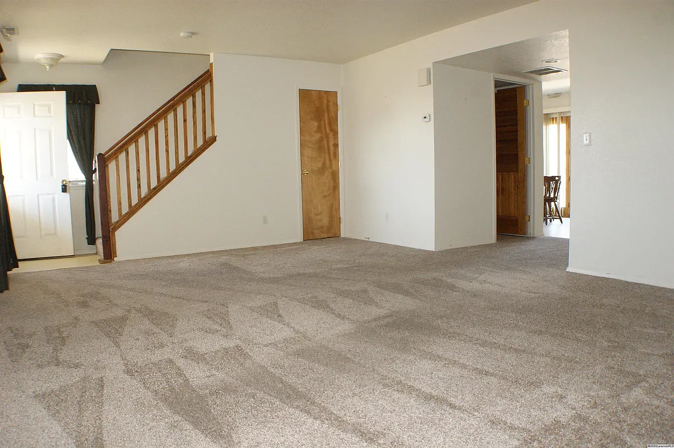 3 bed, 2.5 bath, 1600 sqft, $750 — Photo 3
