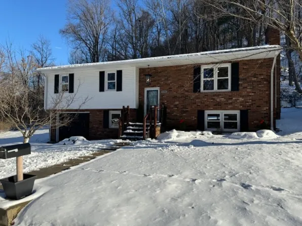 1606 Crestview Dr, Ironton, OH 45638