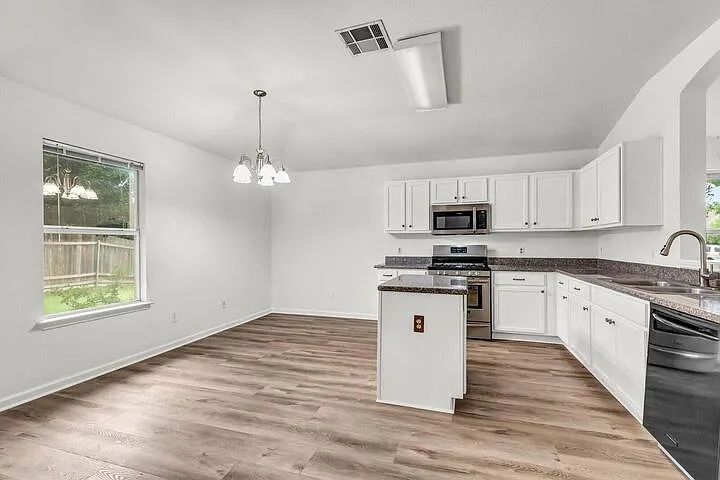 609 Golden Gate Dr — Photo 9