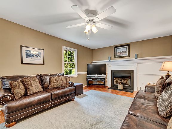 4th image of 331 Horseshoe Ln