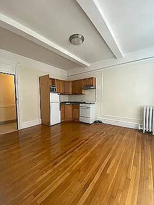 2nd image of 170 W 74th St APT 901