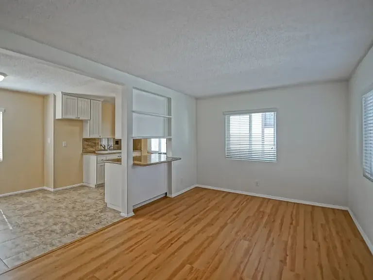 1815 Clark Ln — Photo 8