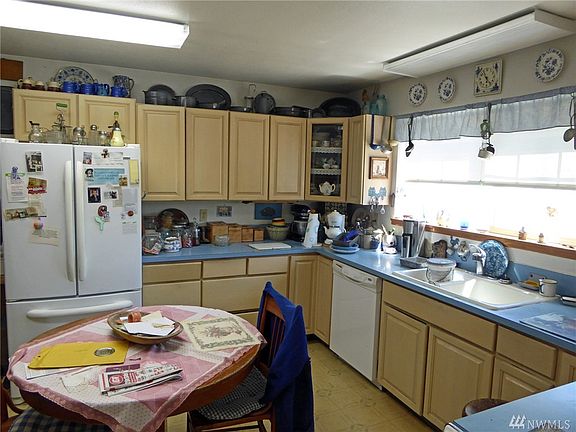 3rd image of 210 Brooklyn Rd