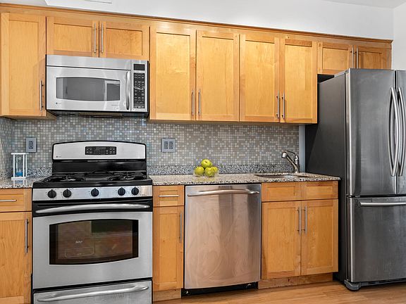 4th image of 516 W 47th St APT N7j