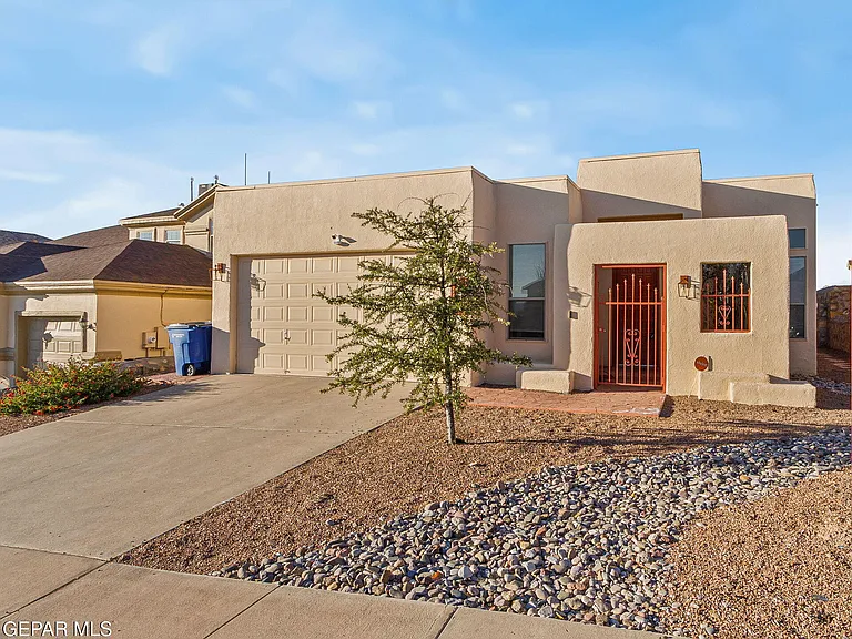 6401 Franklin Ridge Dr — Photo 1