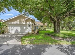 4239 Carriage Dr #36, Sarasota, FL 34241