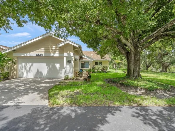 4239 Carriage Dr #36, Sarasota, FL 34241