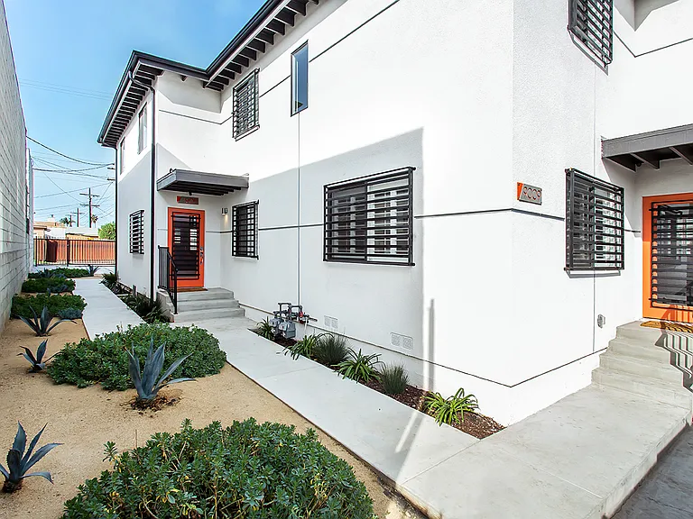 9009 S Normandie Ave — Photo 8