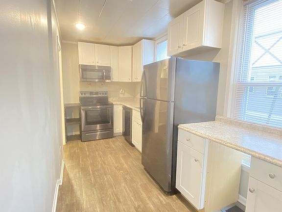 3rd image of 228 E Columbus Ave