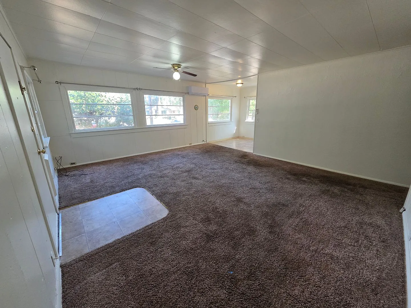 Cozy 2 Bed, 1 Bath Home in Grants Pass — Photo 2