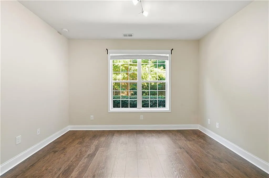 4 bed, 3.5 bath, 2288 sqft, $3,100 — Photo 4