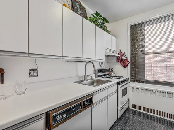 111-15 75th Avenue image 7 of 13