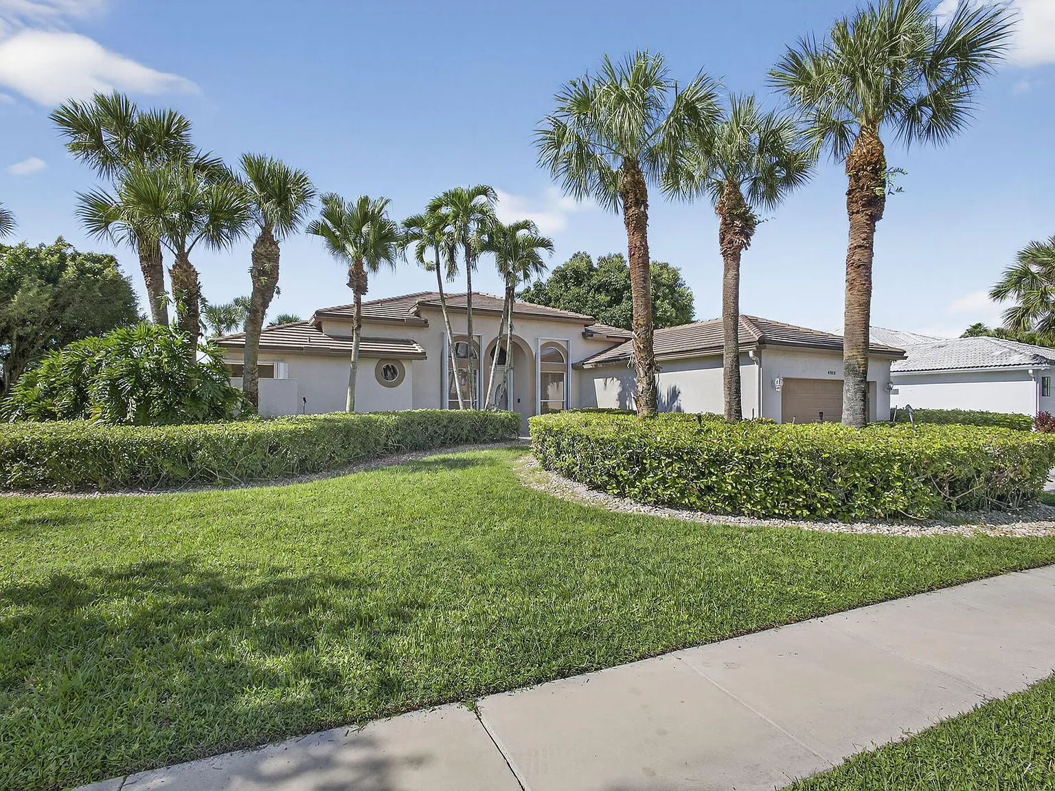 3 bed, 3.0 bath, 2568 sqft, $10,500 — Photo 3