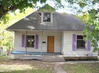 1127 Forest St, Carthage, MO 64836