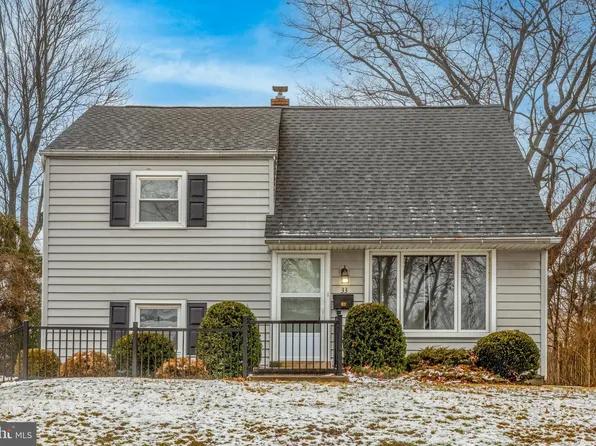 33 Robarts Dr, Phoenixville, PA 19460
