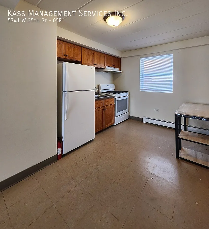 Cicero 1 bedroom with Heat included and Updated Kitchen! — Photo 2