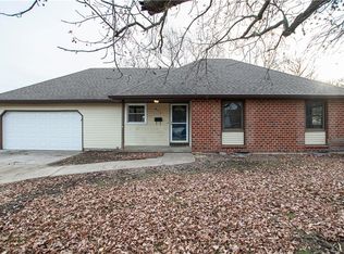 411 NE Corder St, Lees Summit, MO 64063