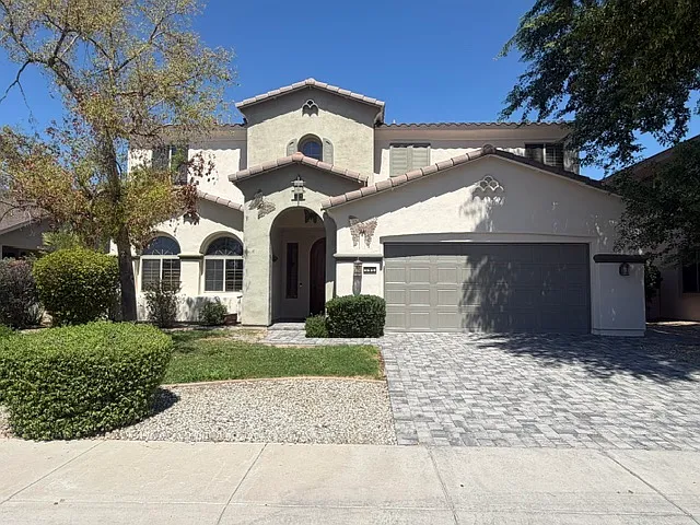 3 bed 2.5 bath w/ den. Pool & landscape serv included — Photo 1