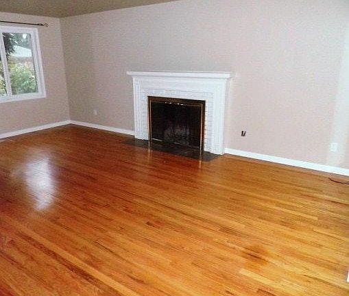 4th image of 211 164th Ave SE