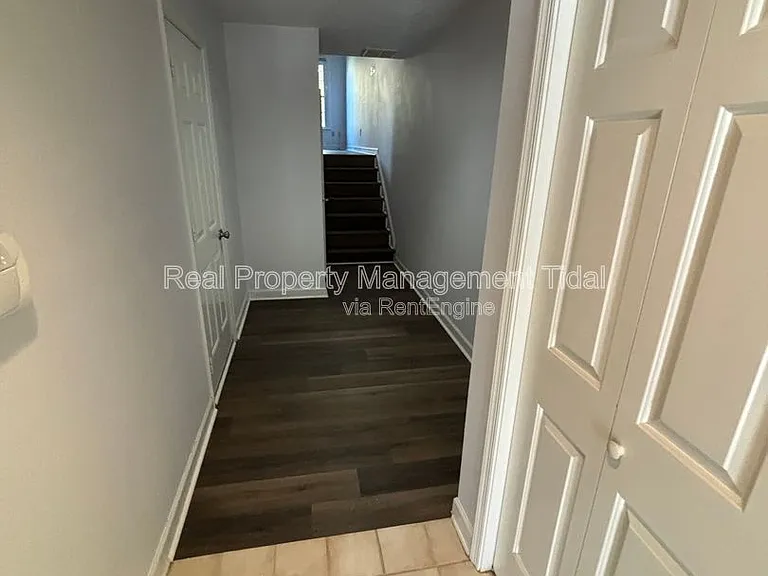 610 Guy Ln — Photo 5
