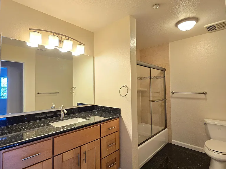 2001 Eastwood Dr #24 — Photo 8