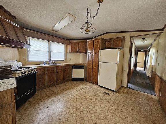 2nd image of 4 Noble Ln