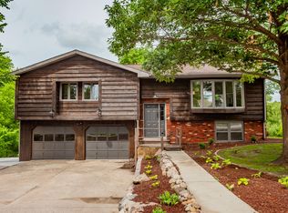 206 7th St, Nevada, IA 50201