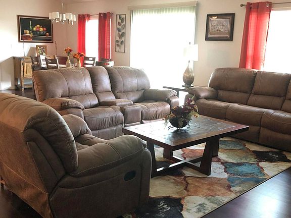 3rd image of 30 Dogwood Dr